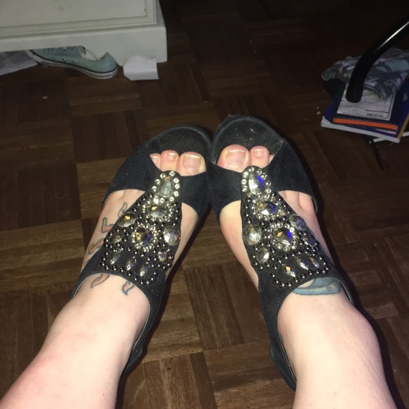 Black Statement Heels - Picture 3 of 3